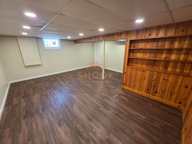 Building Photo - GORGEOUS ALL BRICK HOME CLOSE TO CAMPUS