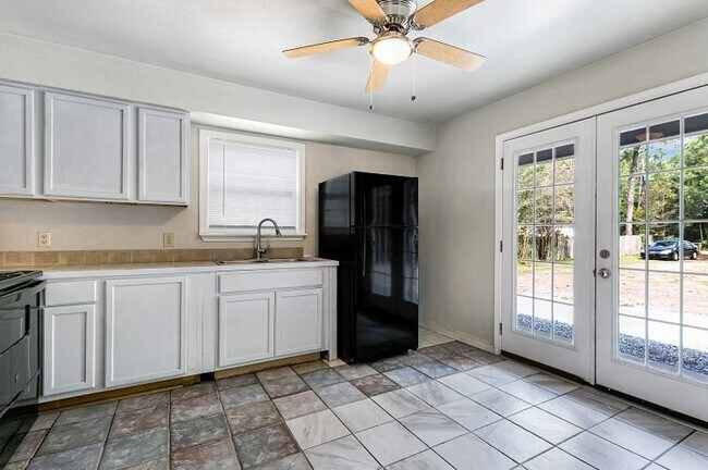 Building Photo - 164 Golden Meadow Dr