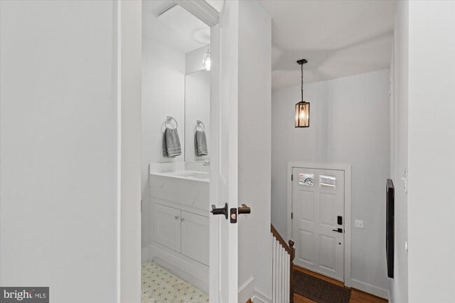 Building Photo - 222 Green St