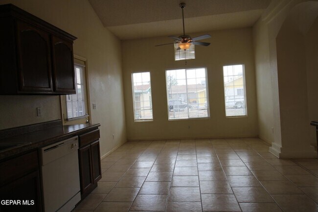 Building Photo - 456 Passmore Rd