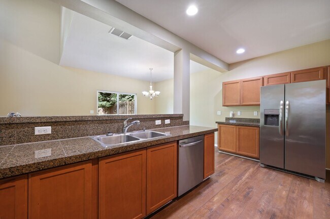 Building Photo - 1094 Ebbets Dr