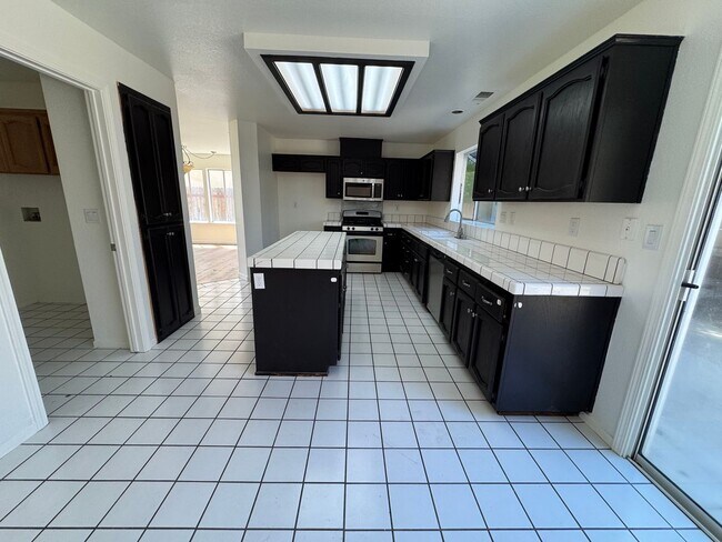 Building Photo - Ready to Move? Pet Friendly