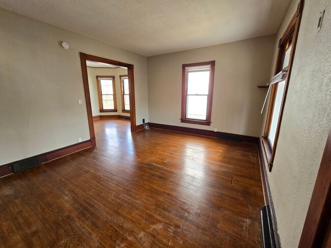 Building Photo - 3 Bedroom House