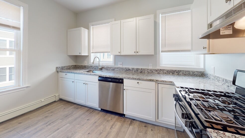 Primary Photo - 677 Bennington St