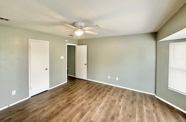Building Photo - Modern Comfort in a Spacious 4BR Home