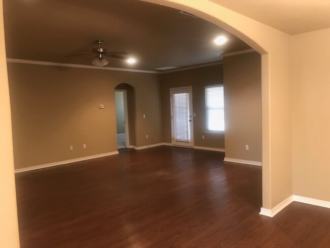 Building Photo - 7408 Topeka Dr