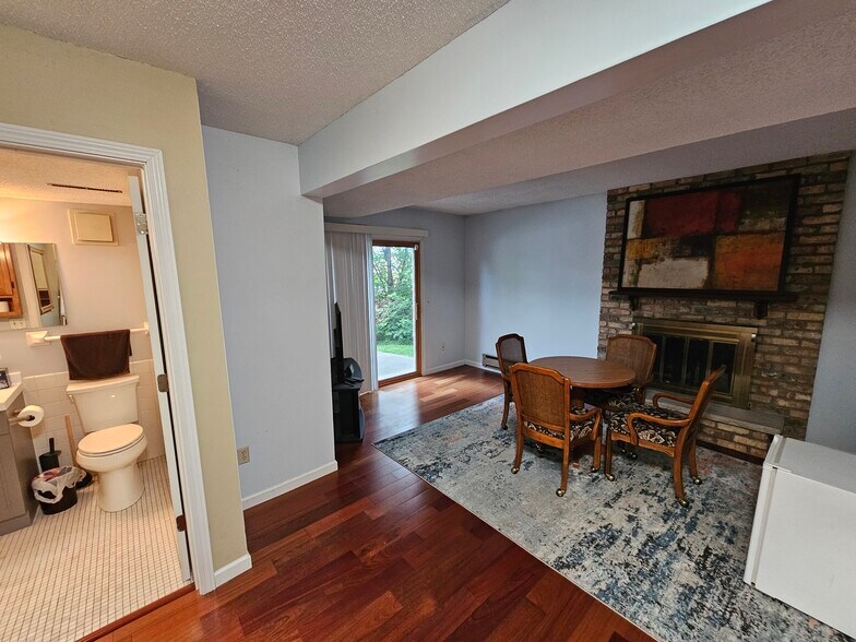 Building Photo - 2246 Oregon Ct