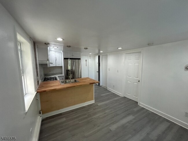 Building Photo - 6809 Grand Ave