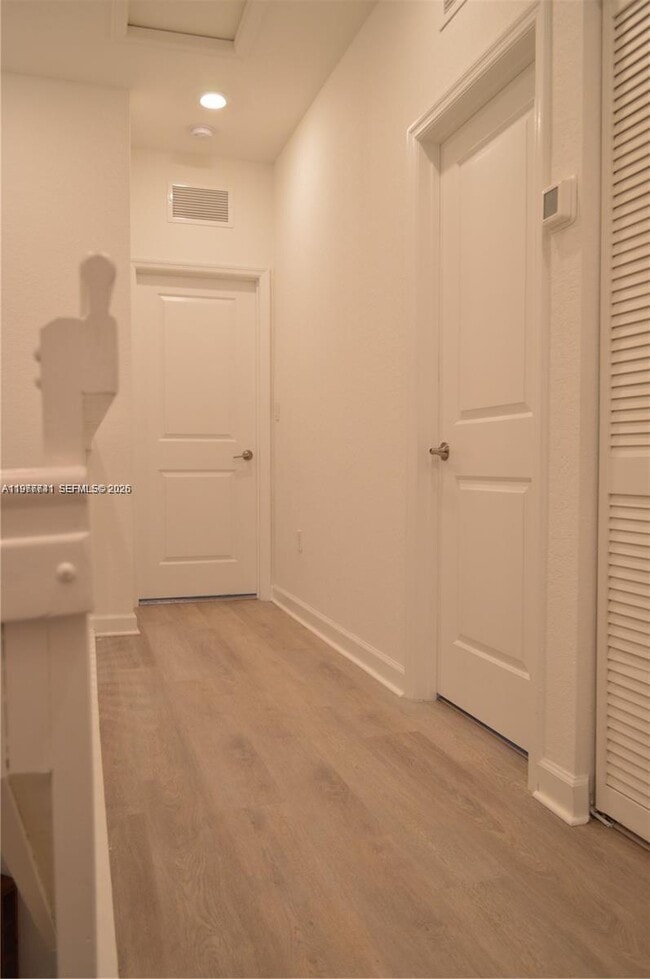 Building Photo - 1522 SE 26th Ter