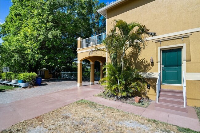 Building Photo - 4011 Tarpon Ave