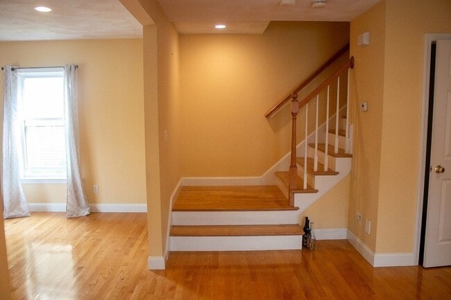 Building Photo - 4 Humphrey St