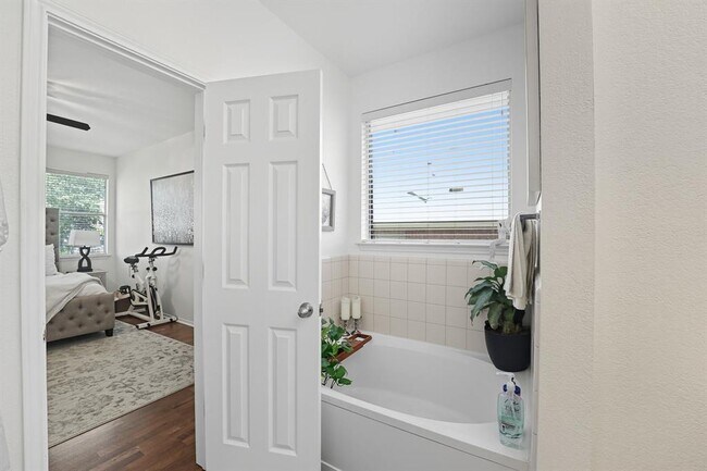 Building Photo - 305 Olmos Dr