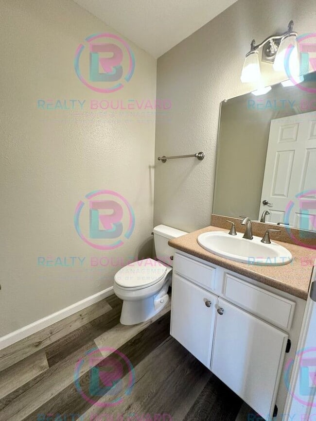 Building Photo - Contemporary 2-Bed Condo with Garage & Poo...