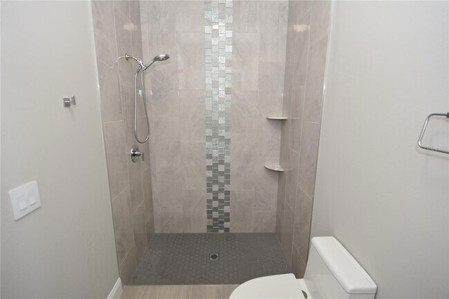 Building Photo - 13 Elder Dr