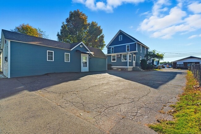 Building Photo - 44 E Cedar St