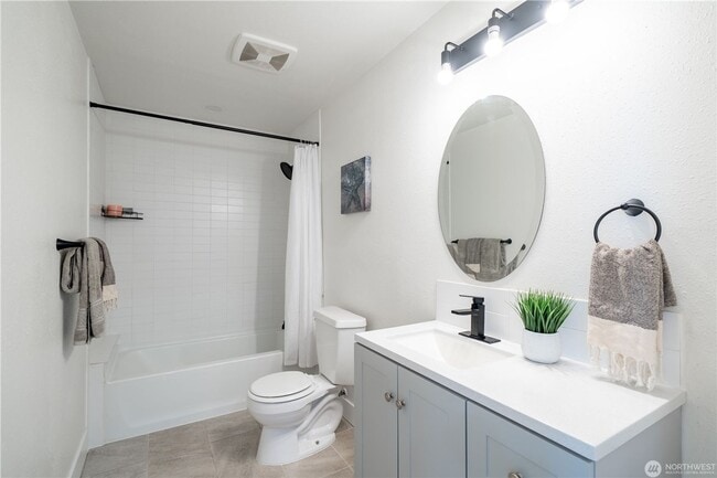 Building Photo - Cozy house close to amenities easy access to St Joe, Tacoma General