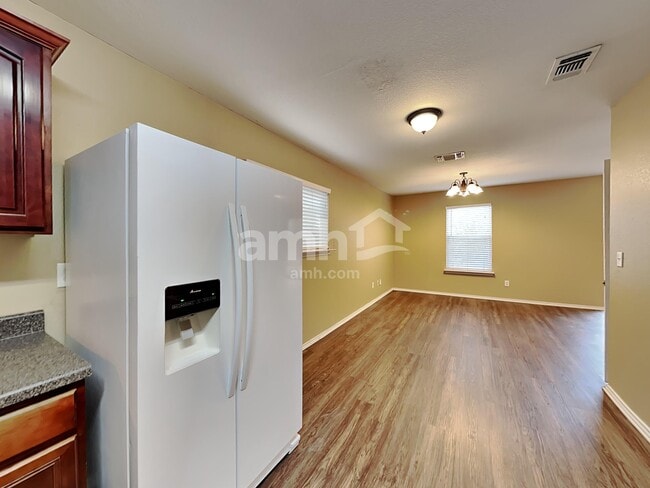 Building Photo - 9211 Mission Run