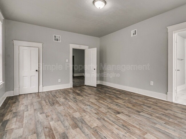 Building Photo - 611 E Springer Ave