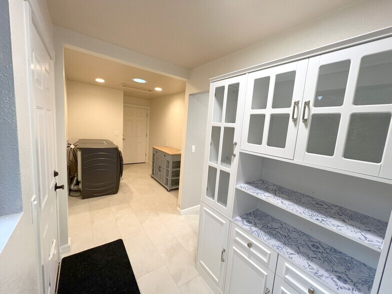 Building Photo - 6519 Illahee Rd NE