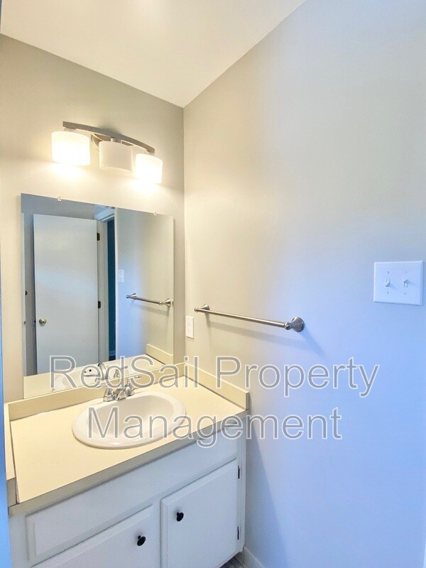 Building Photo - 13 Sandpiper Ct