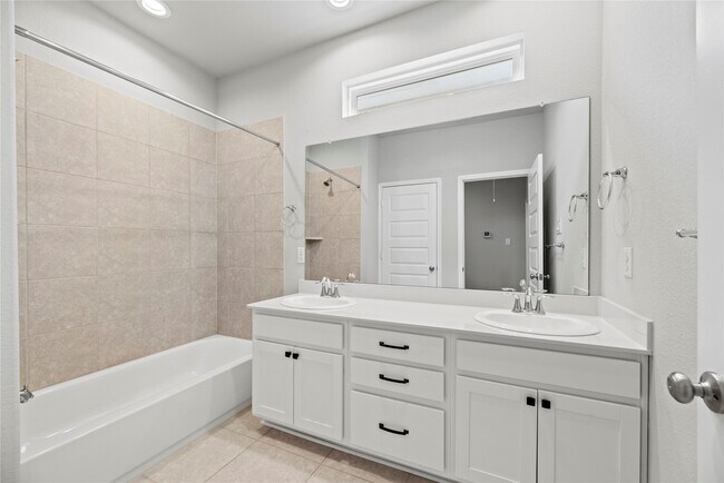 Building Photo - 3104 Planters Peak Dr