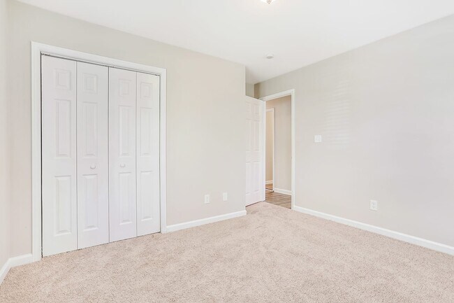 Building Photo - 6195 Cedar Wood Dr