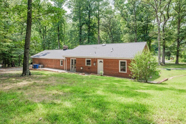 Building Photo - Beautiful One Level Home in Bon Air for rent!!