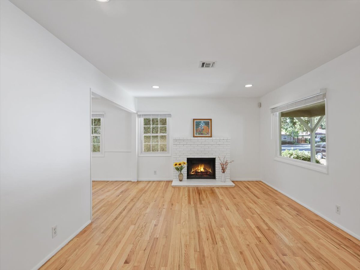 Building Photo - 15460 Sylvan St