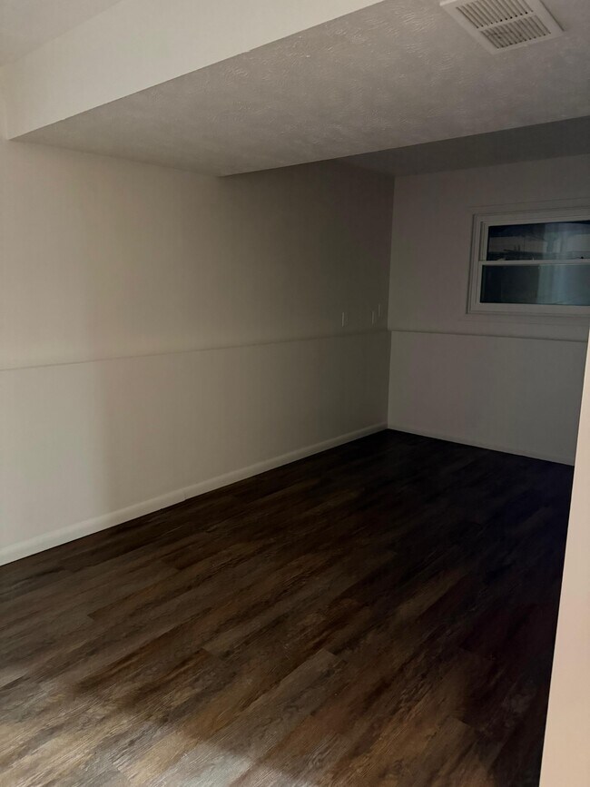 Building Photo - 6686 Deer Ct