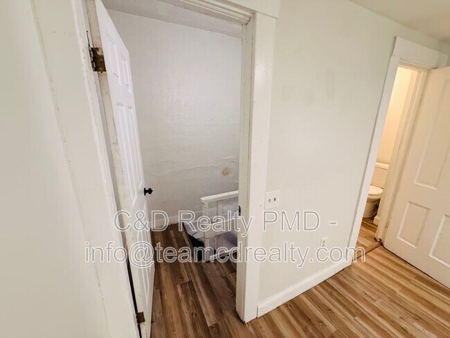Building Photo - 1209 E 167th St