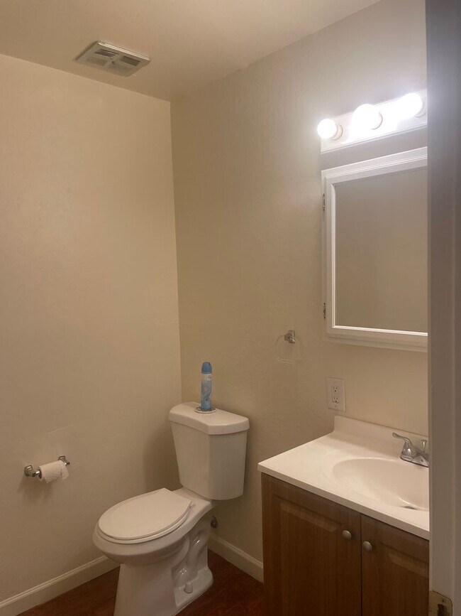 Building Photo - 3 Bed 2.5 Bath Pet-Friendly Retreat by The...