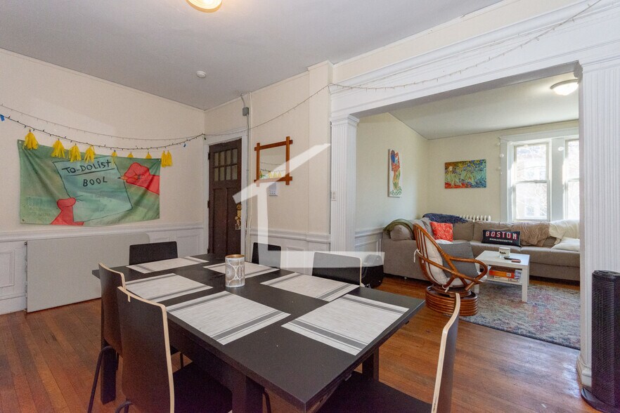 Building Photo - 324 Saint Paul St