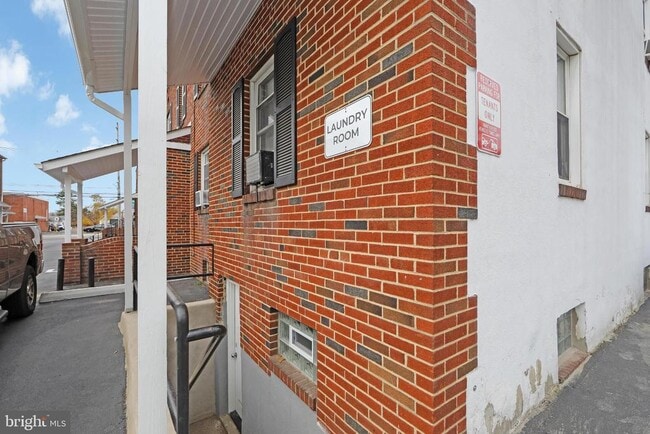 Building Photo - 11 S Black Horse Pike