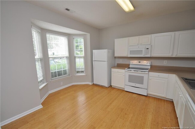 Building Photo - 404 Canyon Lake Cir