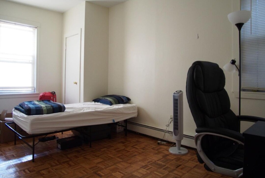 Building Photo - 1576 Tremont St