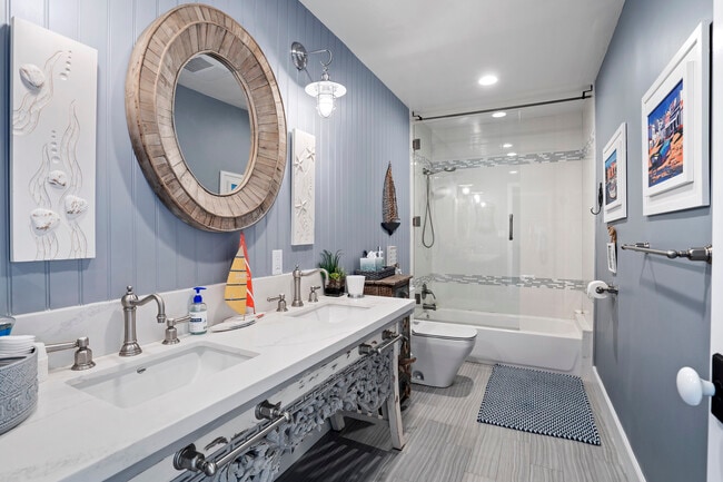 Building Photo - 6363 ZUMIREZ Dr