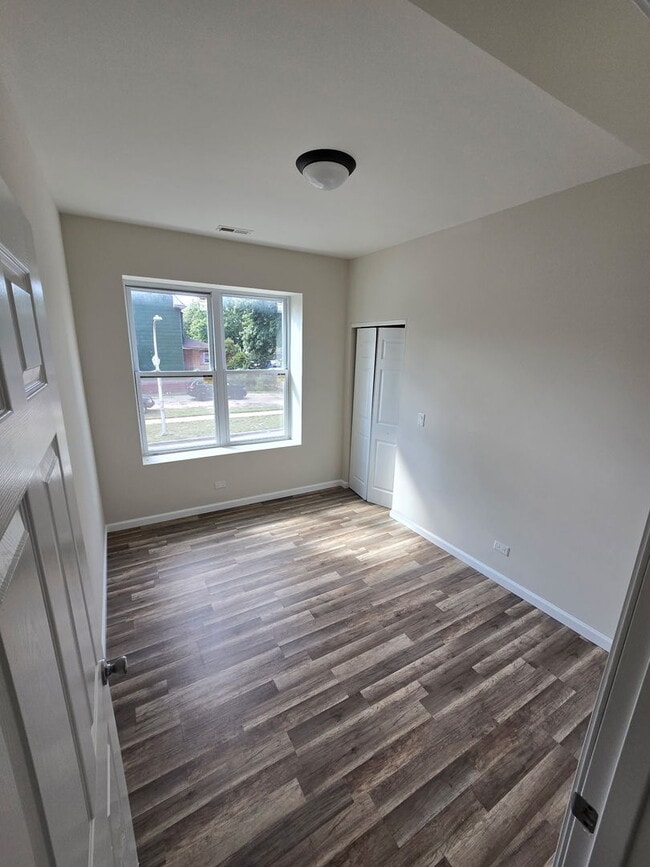 Building Photo - 5223 W Washington Blvd