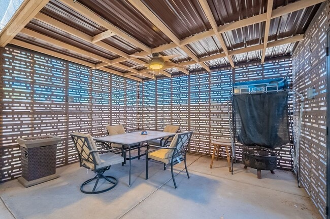 Building Photo - Stunning 4-Bedroom, 1.75-Bath Home Near South Mountain Section 8 Welcome