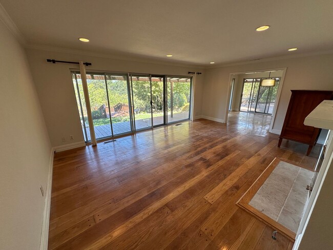 Building Photo - 3 Bed 3 Bath, Orinda Home, Close To BART