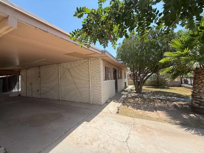 Building Photo - 7289 Mimosa Ave