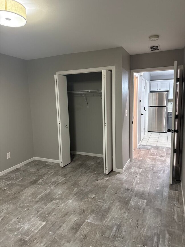Building Photo - 1051 Minns Dr