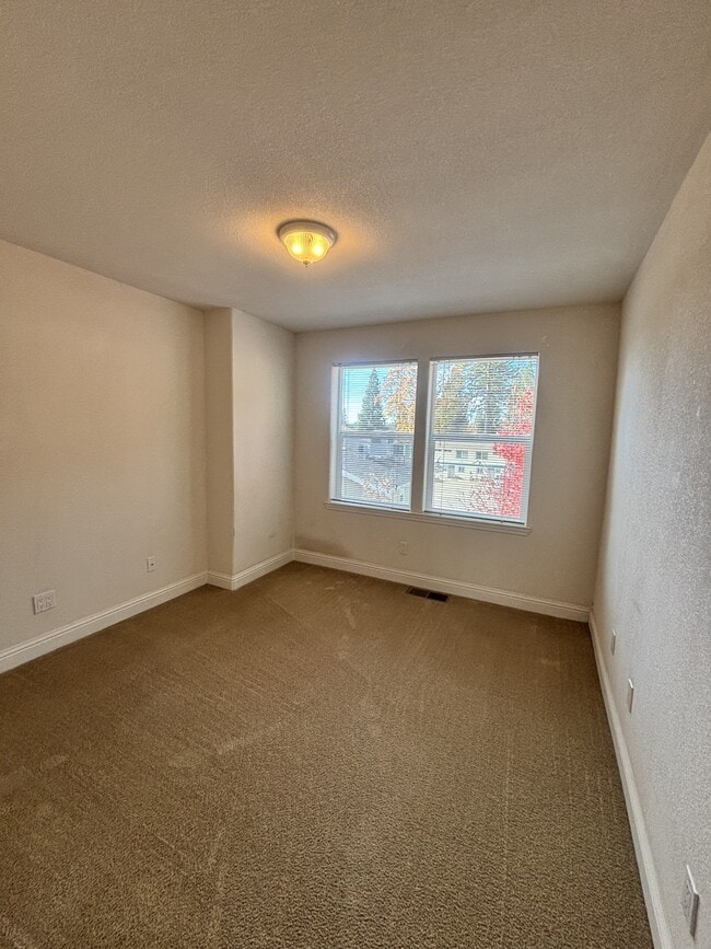 Building Photo - 114 Ironhorse Place