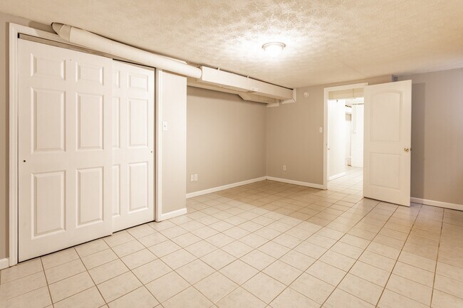 Building Photo - 6147 Broadway St