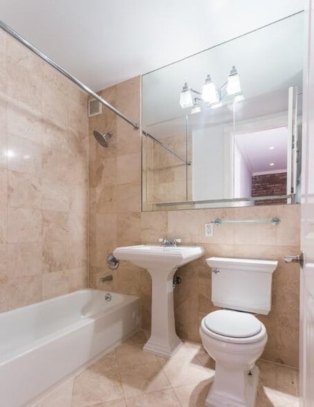 Building Photo - 47 E 1st St