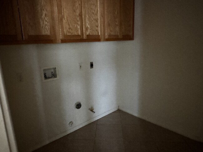 Building Photo - 16324 Victoria Dr