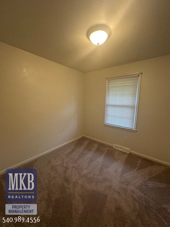 Building Photo - 3 Bedroom in Vinton