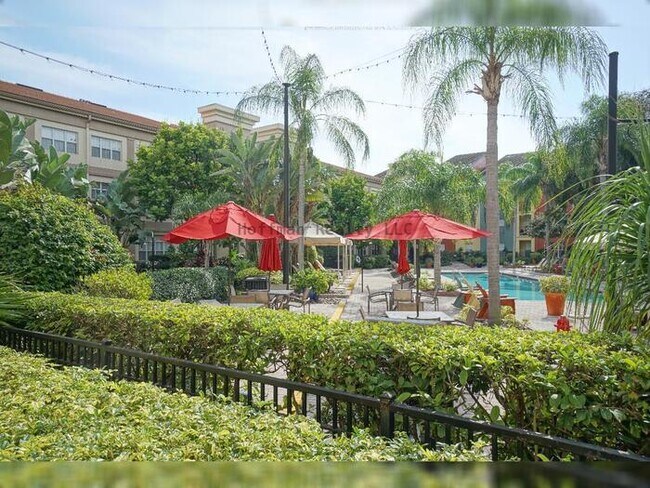 Building Photo - Experience the SoHo Lifestyle in the Heart of South Tampa!