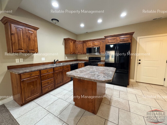 Building Photo - 565 Pioneer Rd