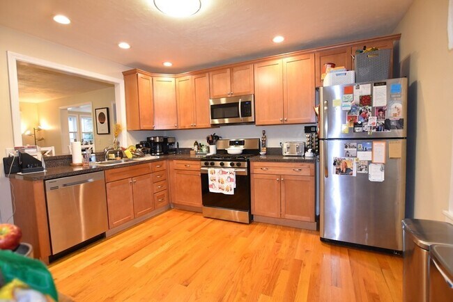 Building Photo - 23 Sawin St