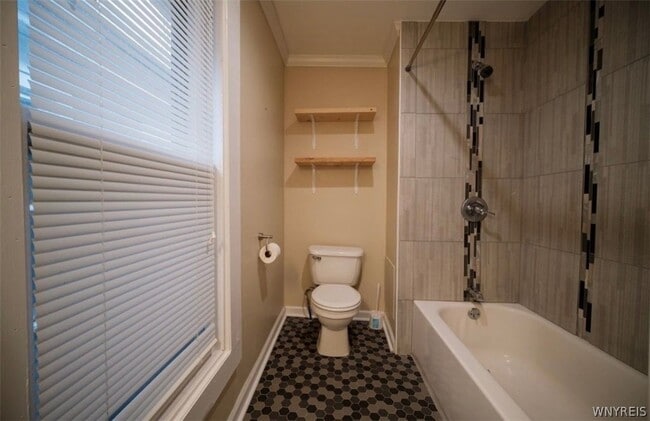 Building Photo - 497 West Ave